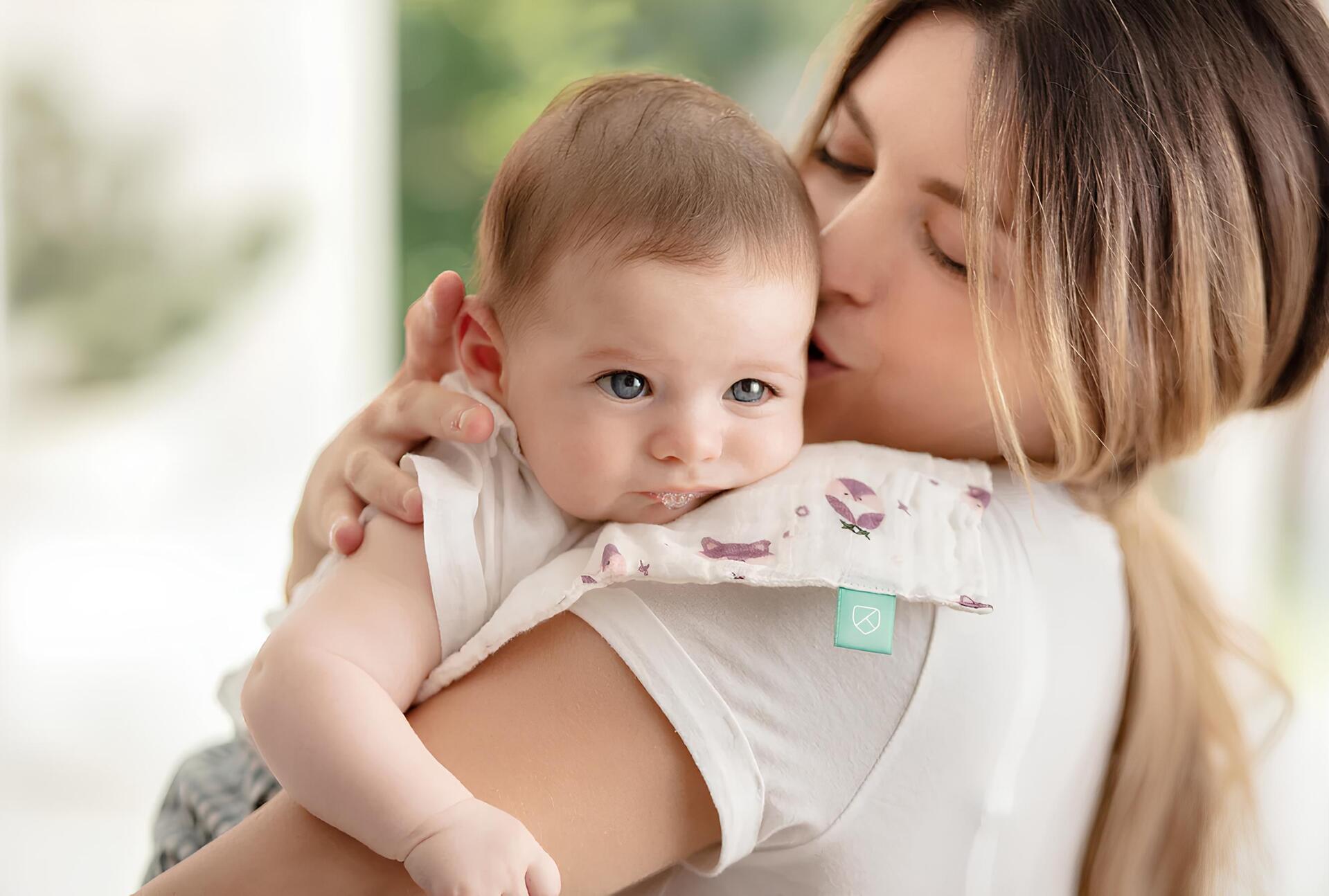 رفلاکس نوزاد: علل، علائم و درمان های خانگی و دارویی